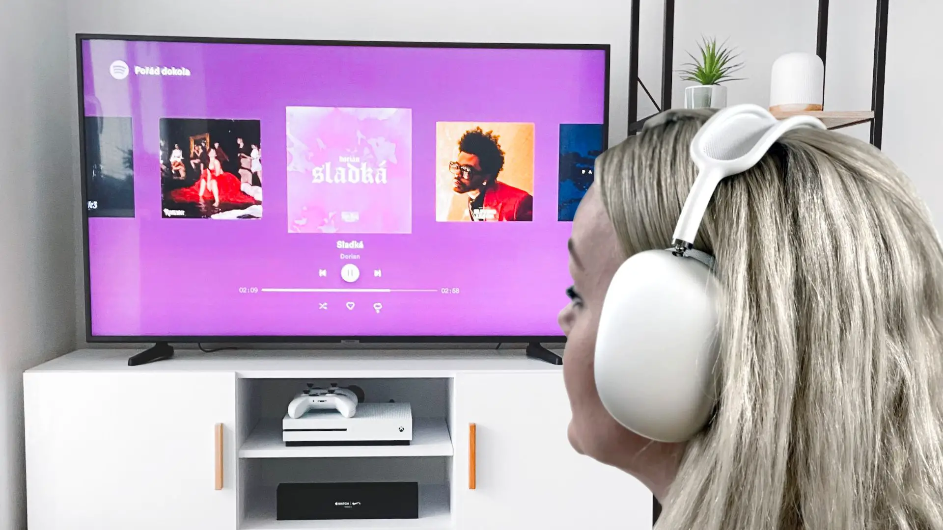 Samsung TV connecting via Bluetooth with Airpod Max